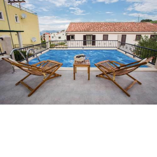Apartments with a swimming pool Sutivan (Brac) - 16235