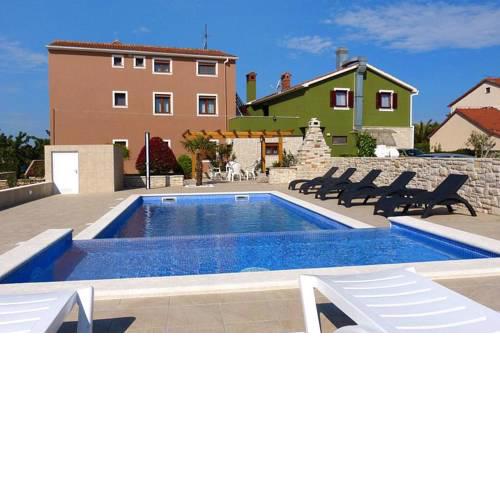 Apartments with a swimming pool Valbandon (Fazana) - 2201