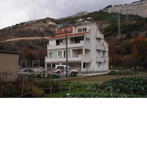 Apartments with a swimming pool Zakucac (Omis) - 5954