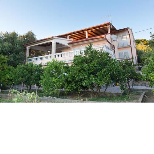Apartments with Sea View and Garden
