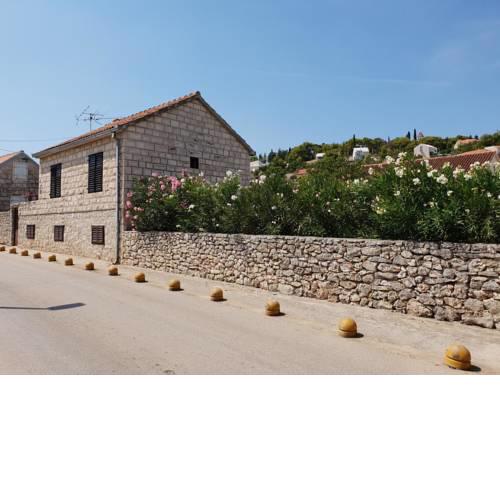 Apartments with WiFi Sutivan (Brac) - 17825