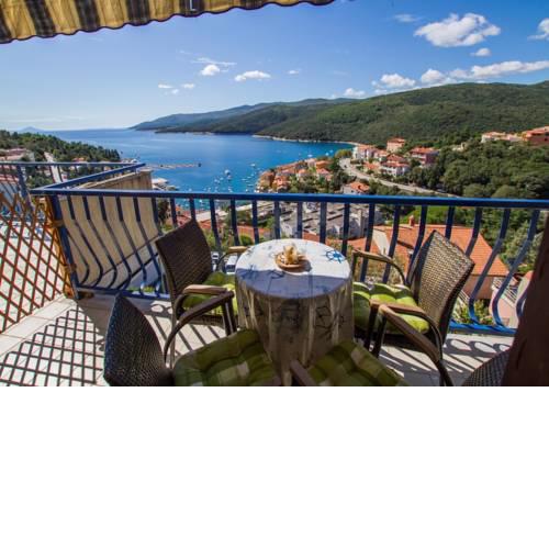 App for 5 persons, beautiful sea view, 15