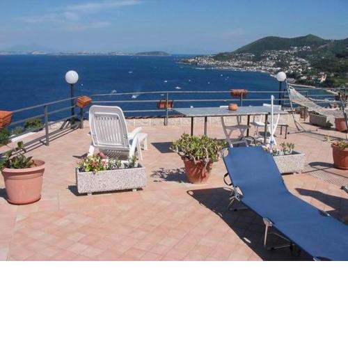 Appartamenti in collina e vista mare