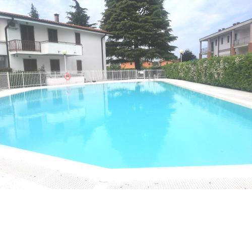 Appartamento a Peschiera del Garda con piscina ID I00538