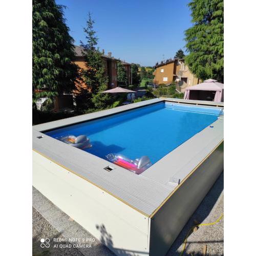 Appartamento con piscina e giardino
