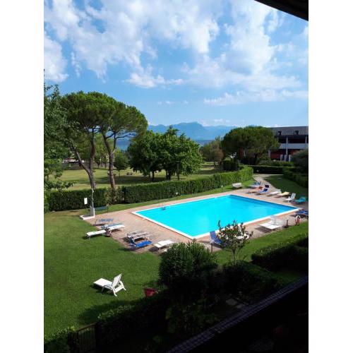 appartamento con piscina Il glicine sul garda