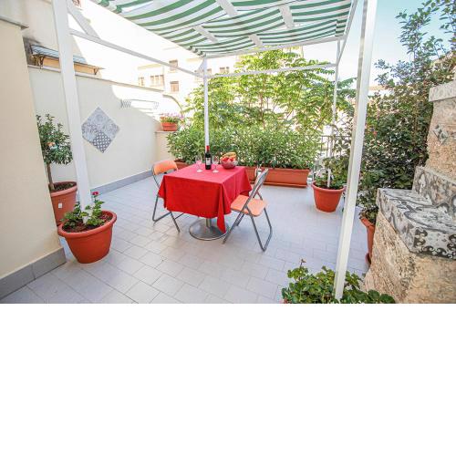 Appartamento con terrazza al centro storico.