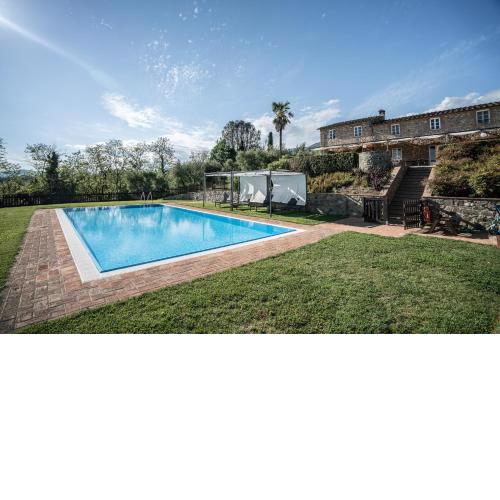 Appartamento con vista panoramica e piscina