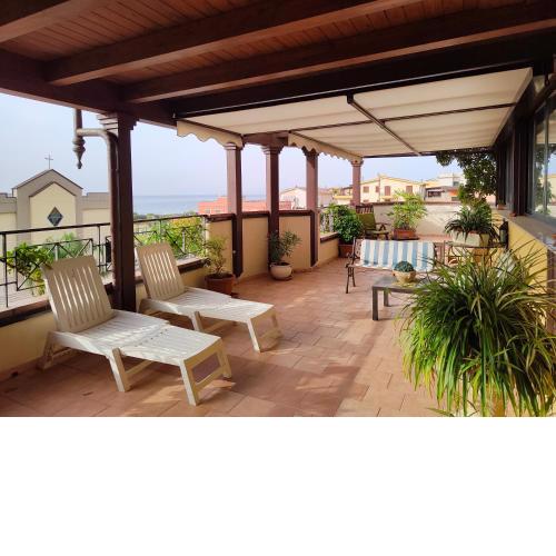 "Appartamento del Mare Gliaca" con vista Isole Eolie,ampia terrazza e parcheggio privato gratuito