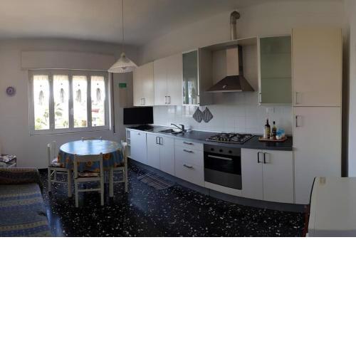 APPARTAMENTO FRONTE MARE (009006-LT-0642)