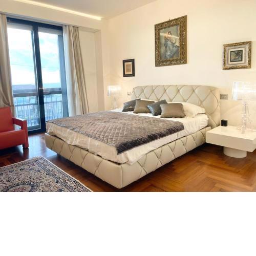 Appartamento fronte mare con parcheggio privato