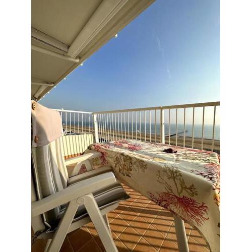 Appartamento fronte mare con piscina