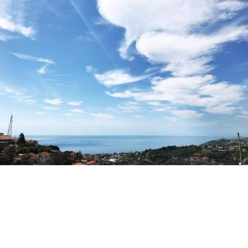 Appartamento in collina con vista mare