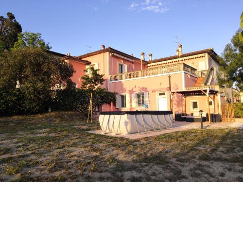 Appartamento indipendente con piscina e giardino