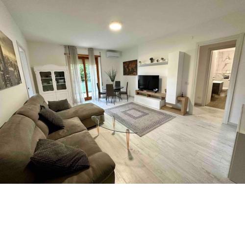 Appartamento Luminoso Domus EUR