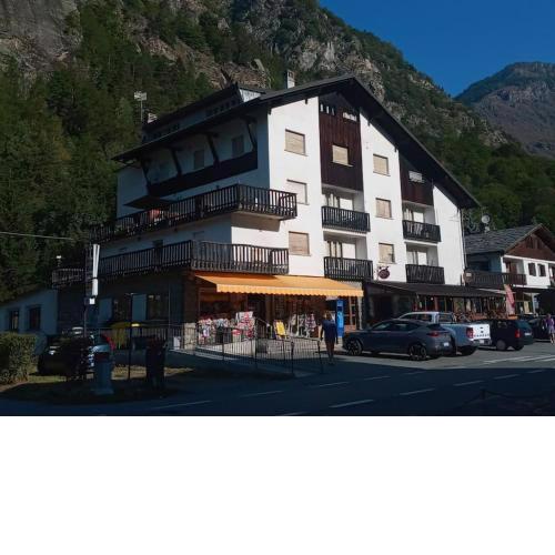 Appartamento raccolto con terrazzo e parcheggio