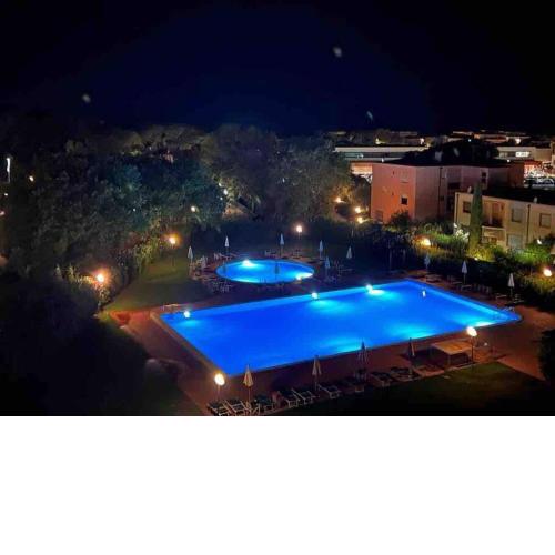 Appartamento tranquillo con patio e piscina