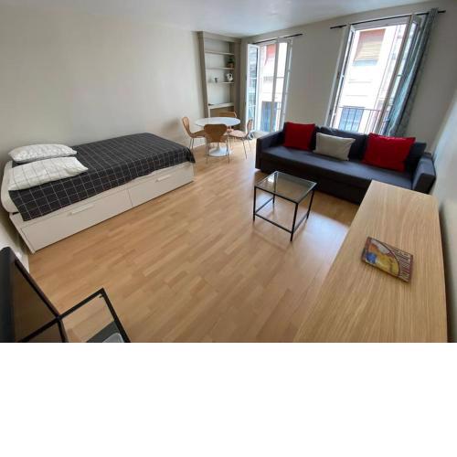 Appartement à deux pas du Panthéon avec balcon