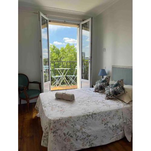 Appartement confortable au centre de Paris avec balcon