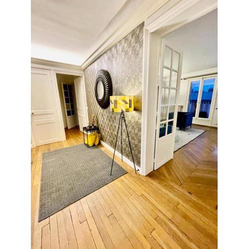 Appartement luxe, vue Tour Eiffel AC 5 ou 6 P