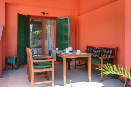 Appartement mit drei Terrassen, Liegewiese, WLAN, Klima und nicht weit vom Zentrum und Strand entfernt