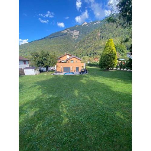 Appartement moderne avec terrasse et piscine à Châtel sur Bex