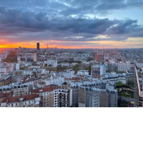 Appartement rénové avec vue imprenable sur Paris