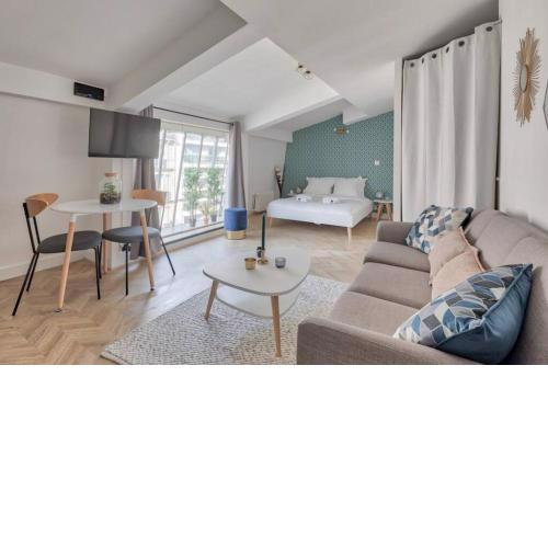 Appartement Rénové proche Arc Triomphe - 2P