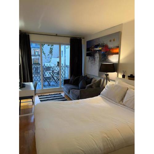 Appartement studio deux pas de Trocadéro Tour Eiffel 4-P AC