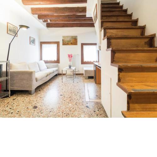 Appealing Apartment in Venice with Sitting Room