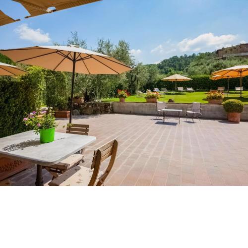 Appealing apartments in Cantagrillo with shared pool