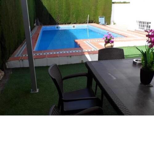 Appealing Holiday Home in Hijar- Las Gabias with Pool