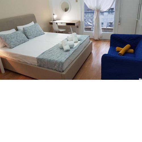 Apricot Apartment - Athens Center, 6 BD, 2.5 BATH