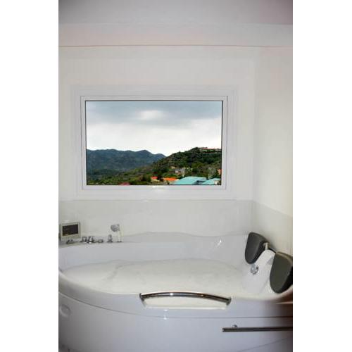 Aprosmeno Luxury Jacuzzi House