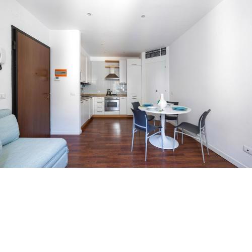 APT 50m from Milano-Porta Genova Station!