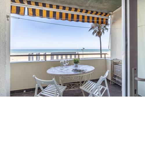 Apt en el Mar (10 metros playa) 3 hab y 2 baños