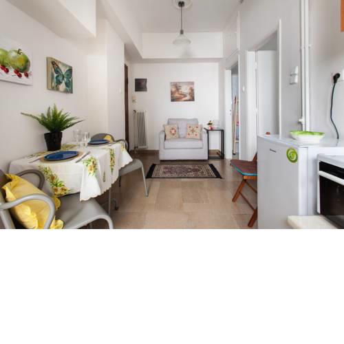 Apt for 2 close to Mavili Square