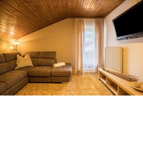 Apt Hofer Silena