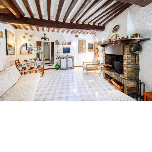 Apt In Medieval Village Silence Path - Happy Rentals