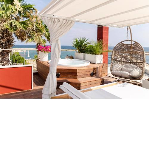 Apulia Charming Suites - Suite Corallo con vista mare e hot Jacuzzi