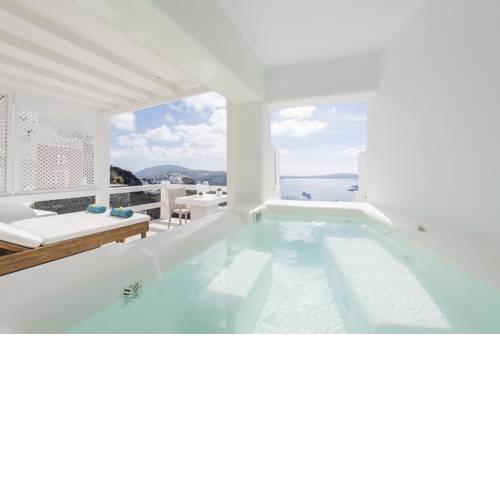 Aqua Mare Luxury Suites