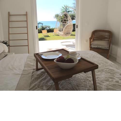 Aqua Seafront Beach House With Garden