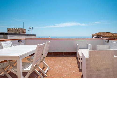 Aquamarine apartment with terrace by Wonderful Italy