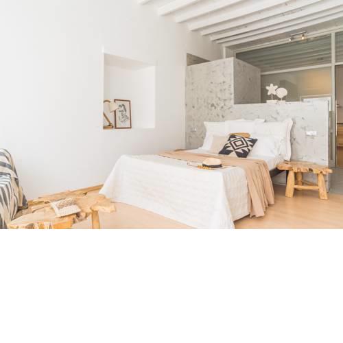 Aretousa Deluxe Downtown Apartment