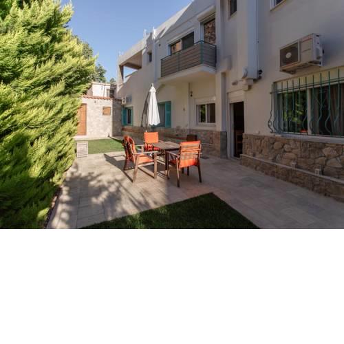 ARGO - your luxury stay with private garden in Loutraki