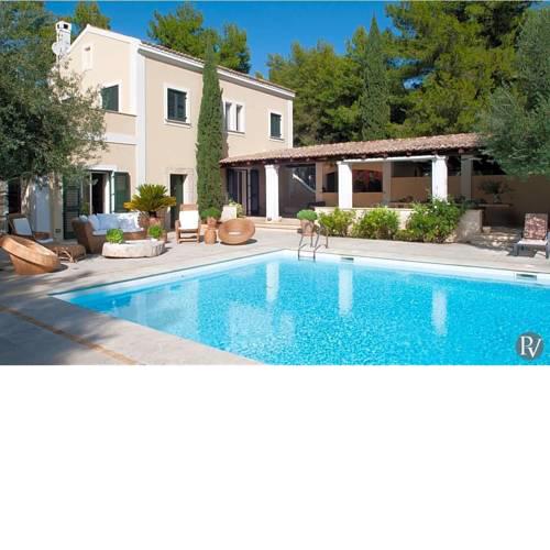 Argostoli Villa Sleeps 10 with Pool Air Con and WiFi