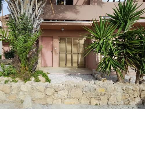 Ariadne apt 103 -300m from Lighthouse beach