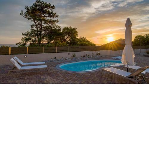 Arktos Sunset Villa