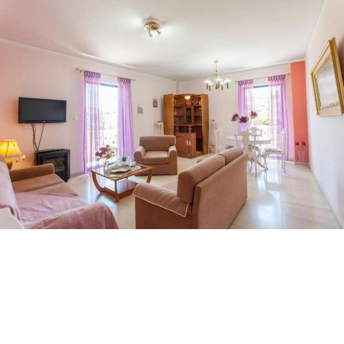 ''Armens luxury home'' 3' from the beach by foot