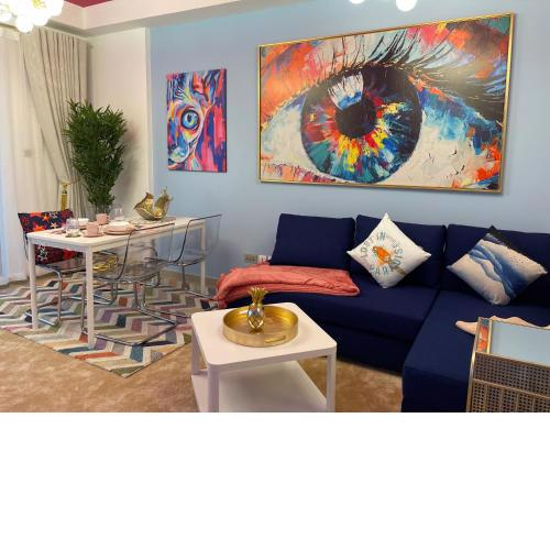 Art-Centric Signature Apartment With Beach-View